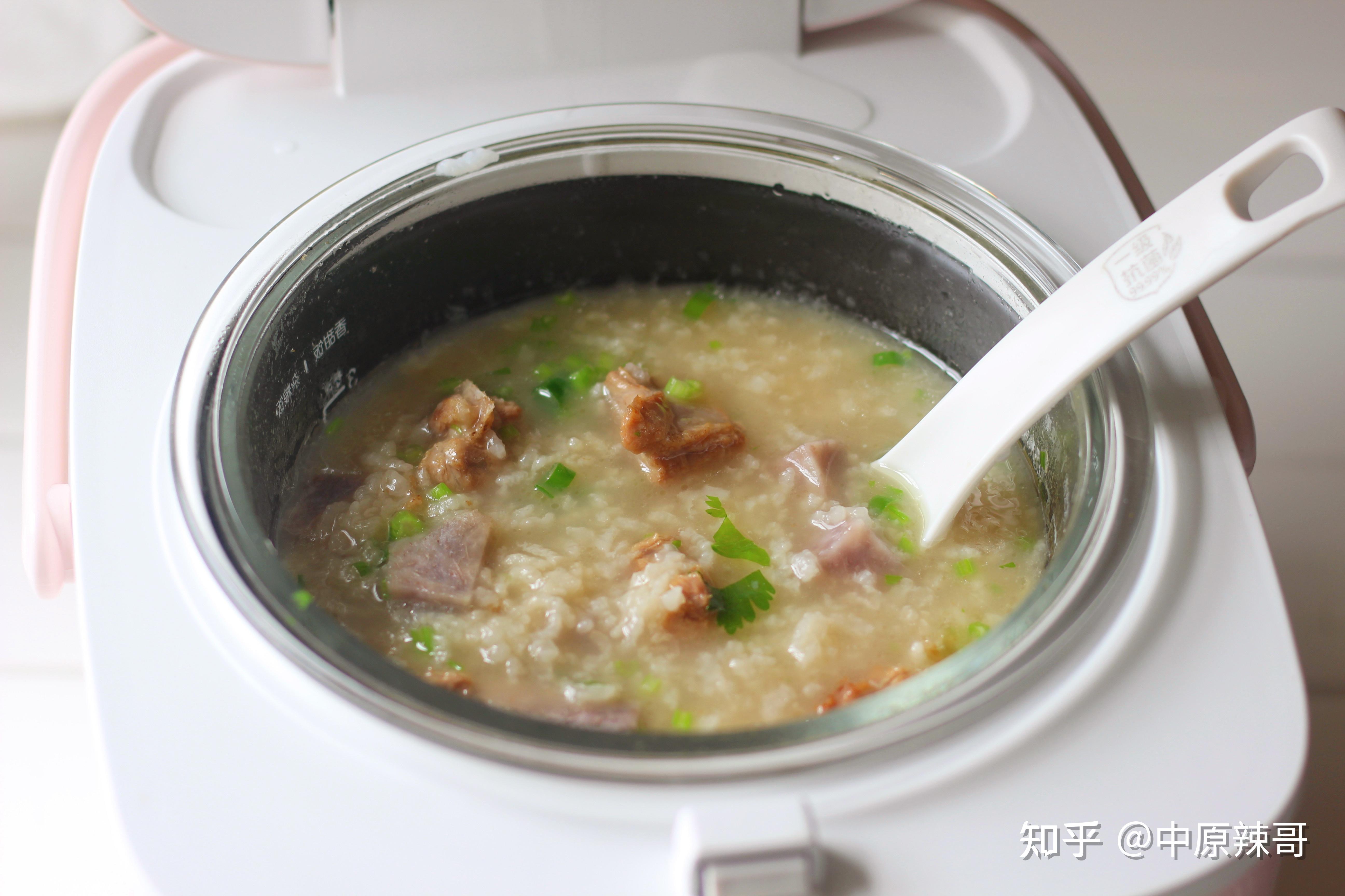 我在平時也是很愛吃肉類美食,那自然是不會錯過美味解饞的鮮蝦排骨粥