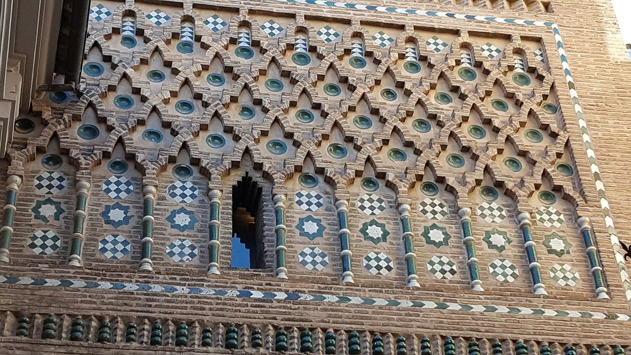 3. 大面宽观景窗