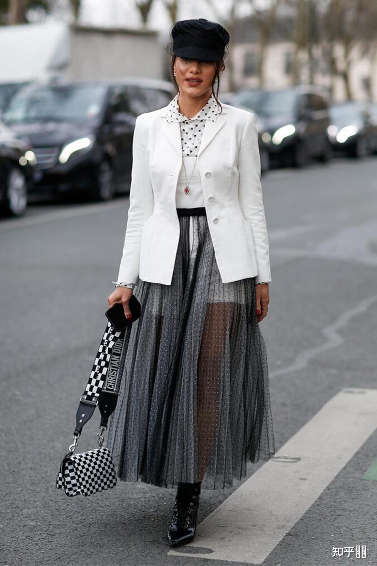 半身纱裙配什么衣服