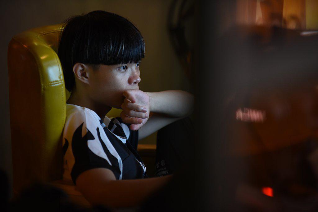 郑州锐元方舟青少年心理辅导中心初中生沉迷网络的危害家长一定要知道