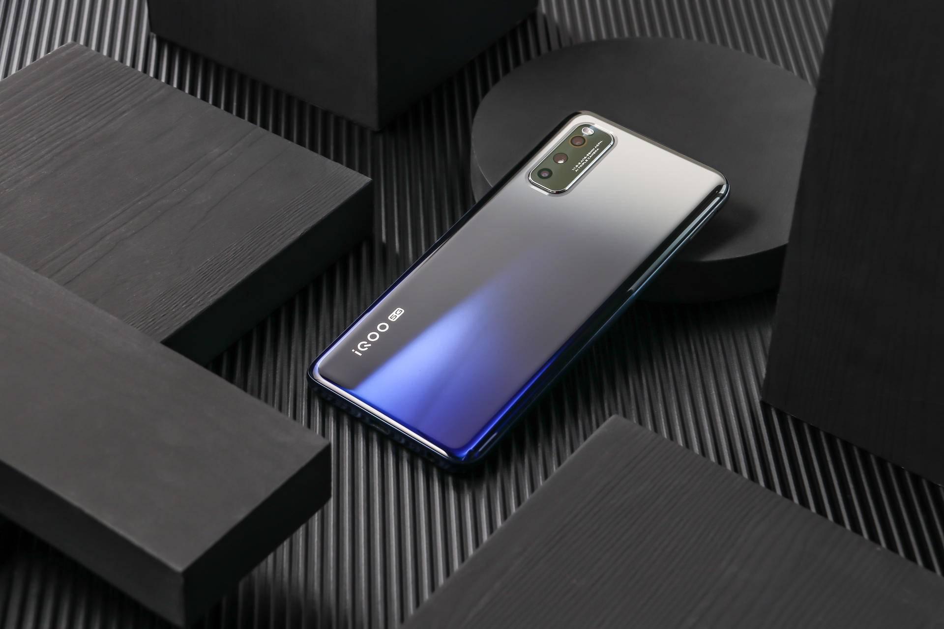 我想最近买个手机最好是在3000以下,适合爱玩游戏的我,有推荐的吗?