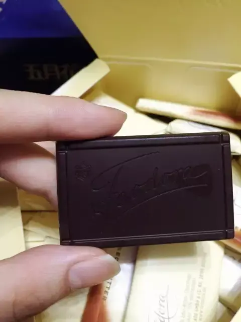 赌神里面周润发吃的巧克力是什么牌子