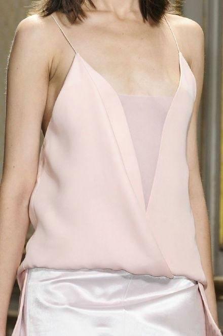 为什么身边的女孩子都希望自己胸小一点甚至平胸? - 知乎