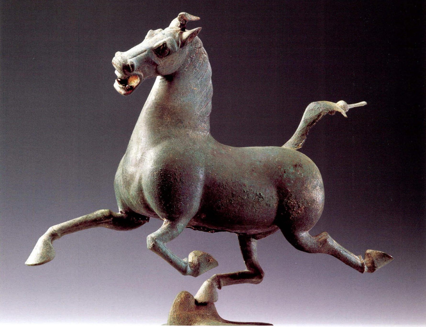 "马踏飞燕"与"飞马踏燕"两个名称,哪个好? - 知乎