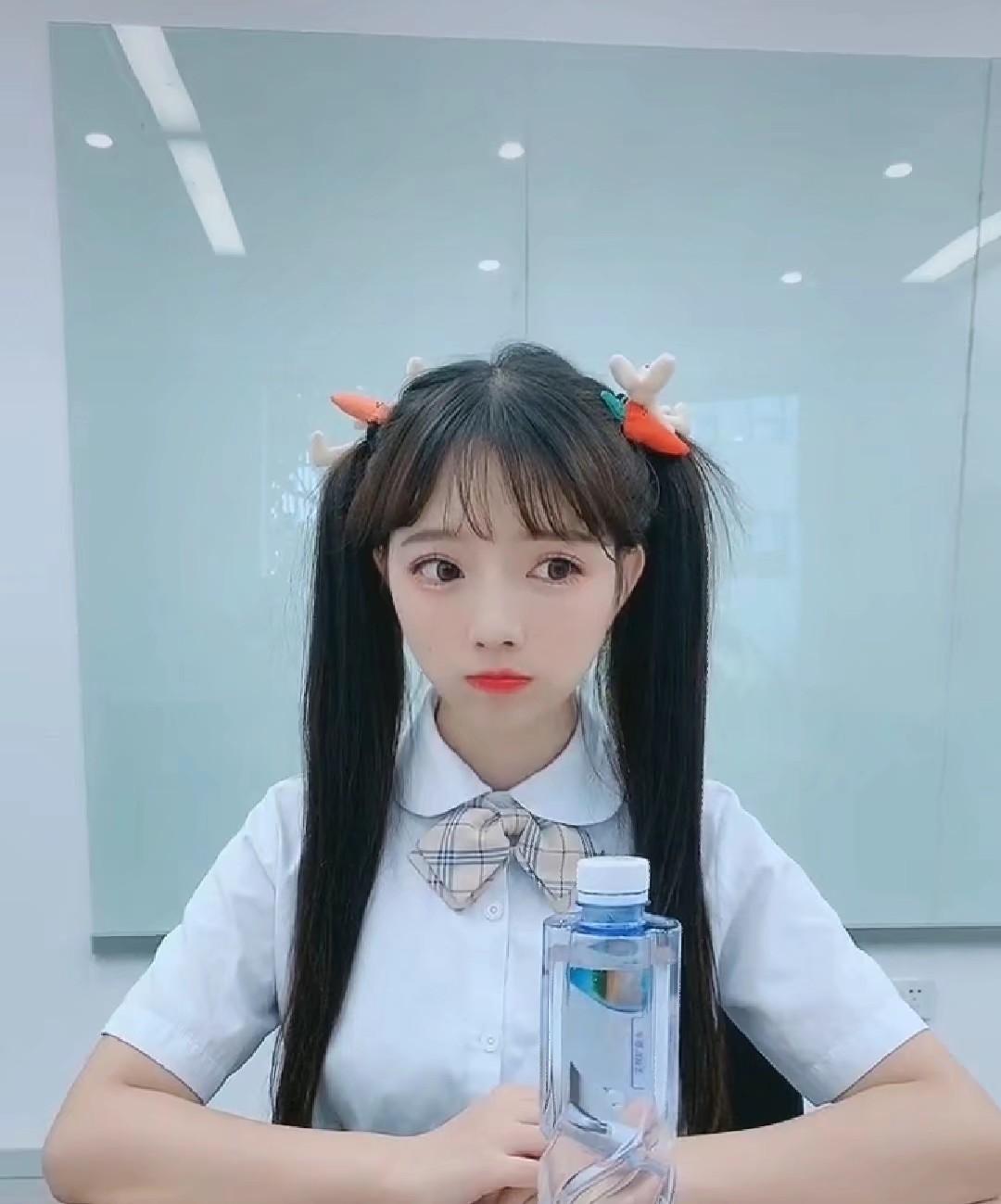 怎么评价网红草莓果冻王奕萌