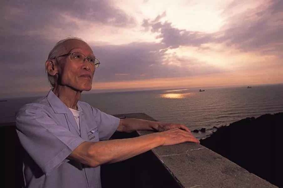 余光中《乡愁》6大名家英译本,原来最普世的情感从不会被语言桎梏 - 知乎