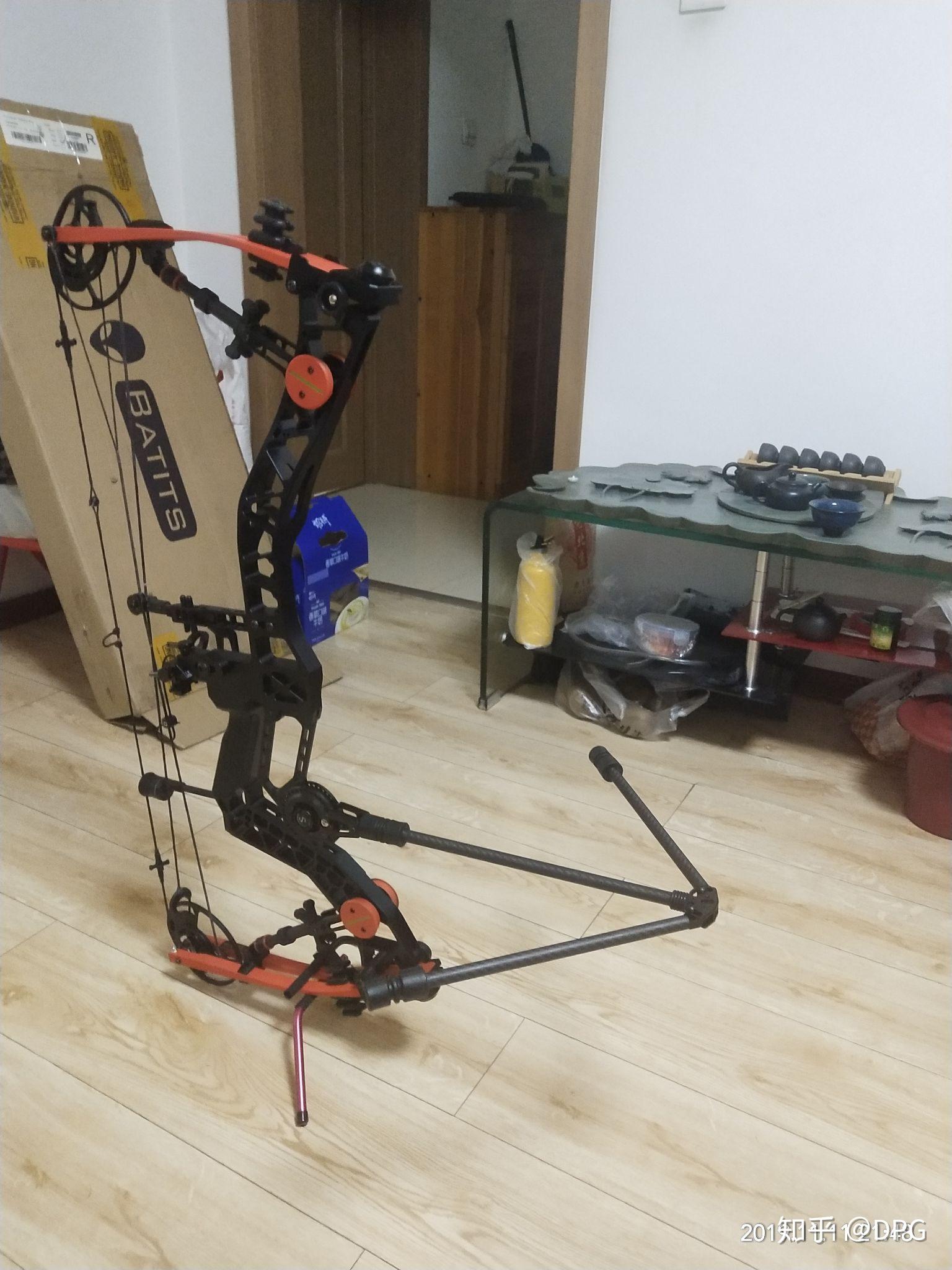 相信玩过孤岛危机3盆友们都知道那把nb帅气至极的复合弓吧