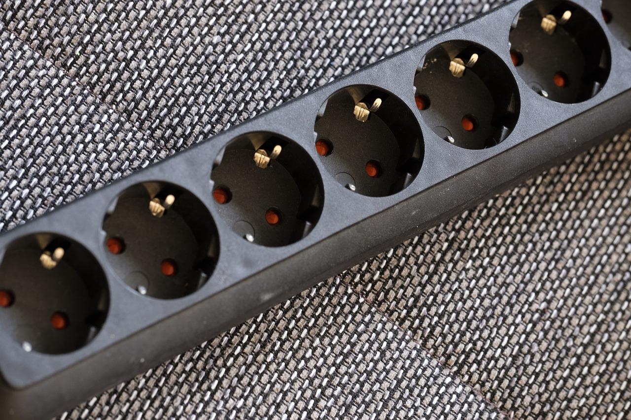 3. 五孔插座特点