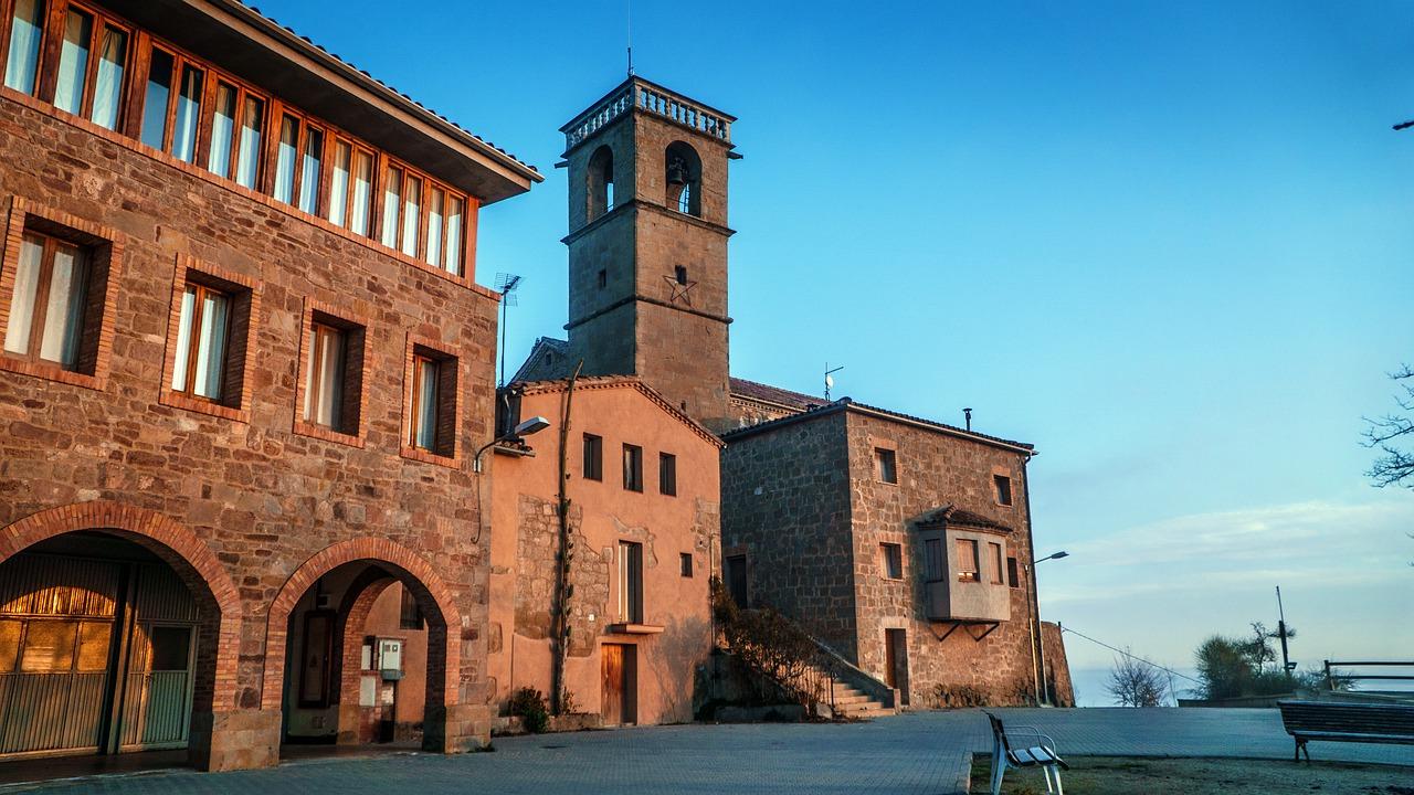 2. 傩城酒店价位