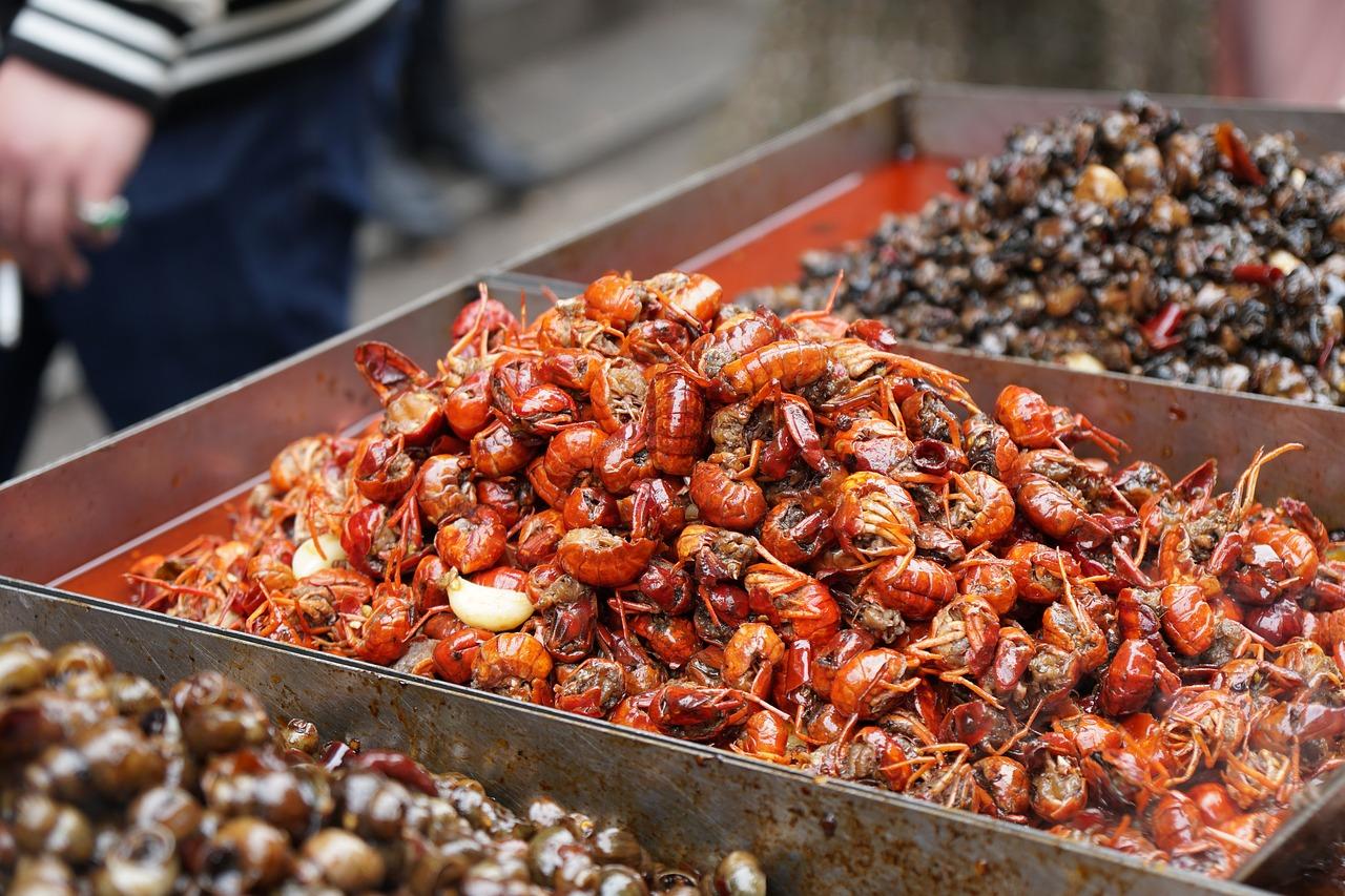 3. 热闹美食街区