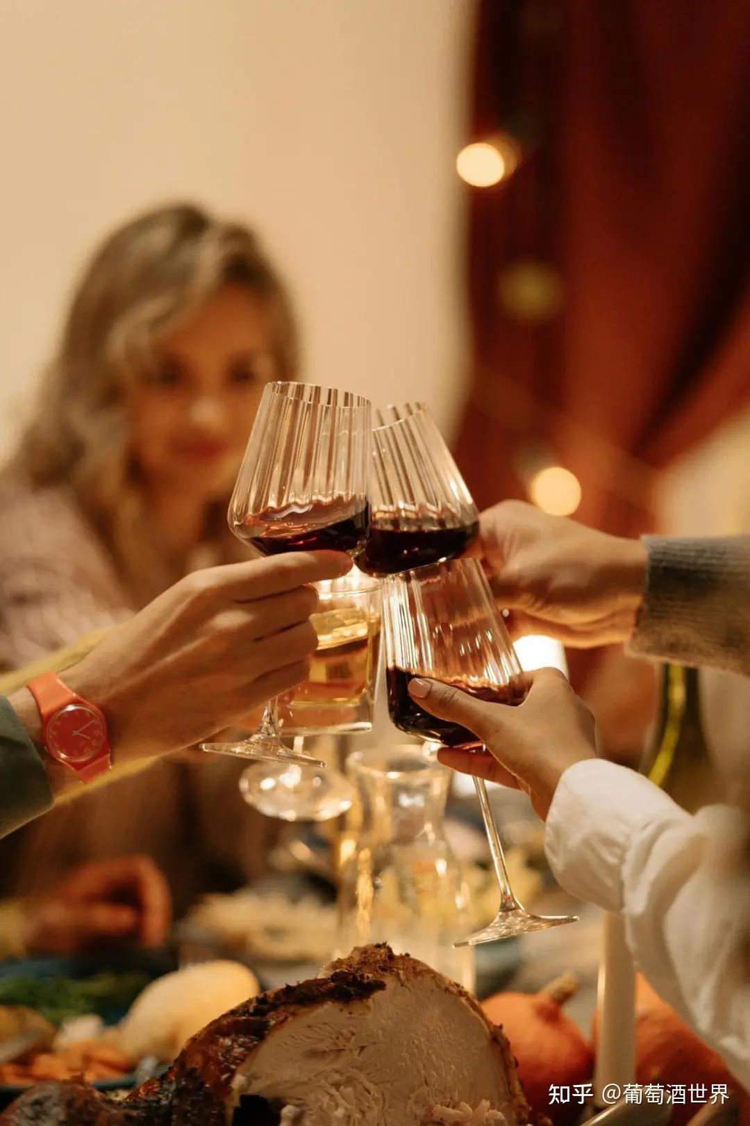 红酒礼仪全解析:从倒酒到碰杯,尽显优雅风范 - 知乎