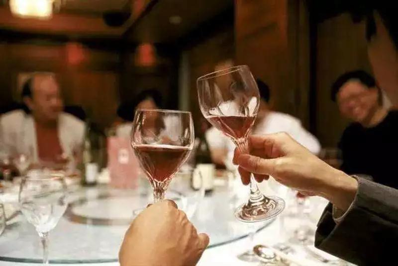 饭局如何敬酒?这四条敬酒技巧,让你赢得好人缘! - 知乎