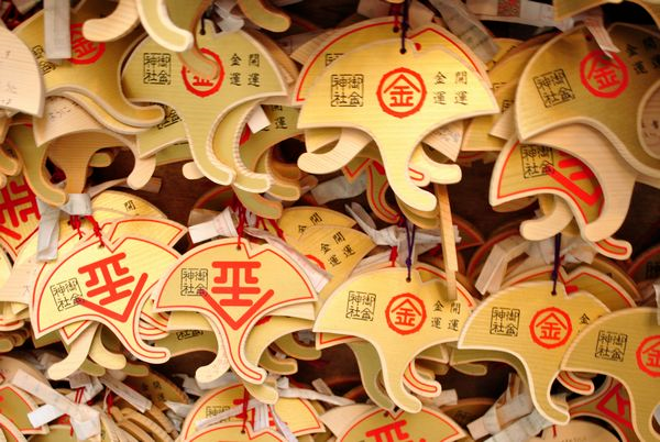 在庄严肃穆的神社里，绘马也可以很可爱哦~ - 知乎