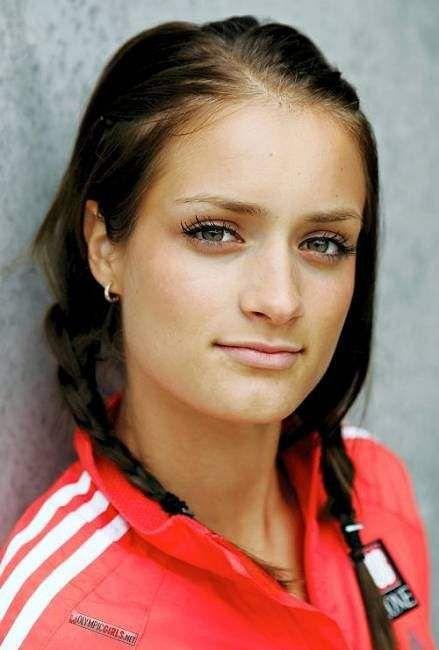 欧洲人白种人有高鼻大眼,狭鼻窄脸的外貌特征,那么他们之中出现帅哥