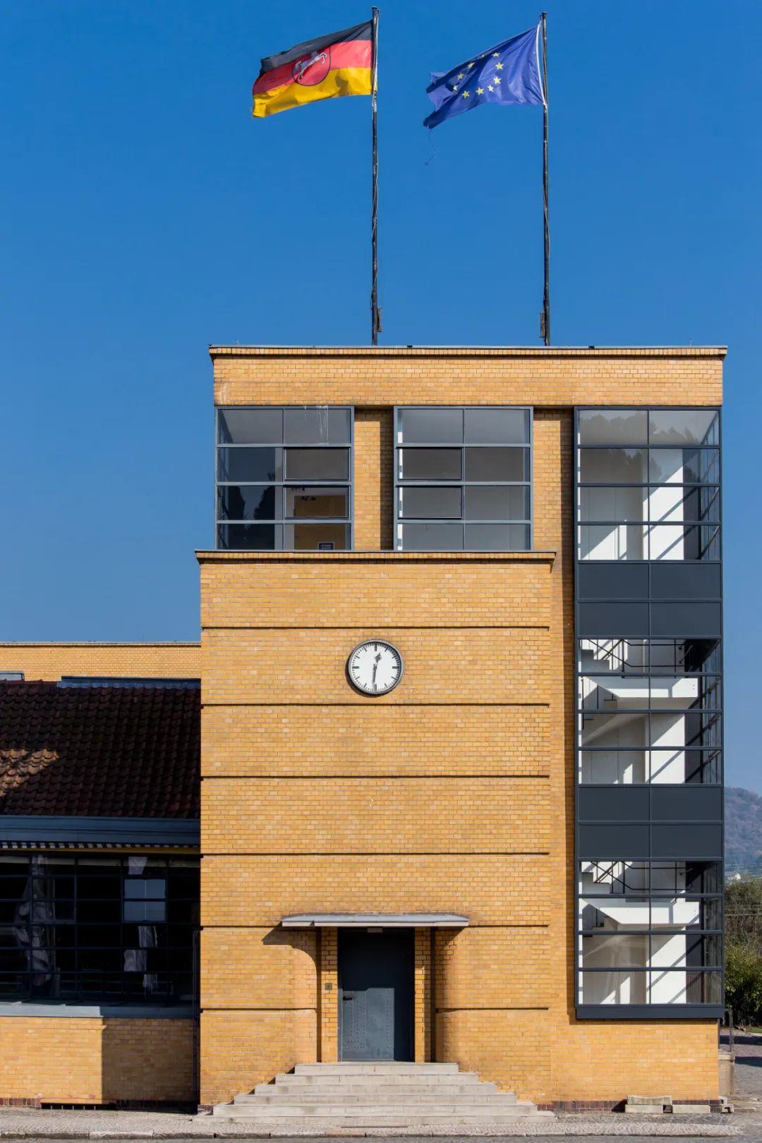 1911的德国法古斯工厂又被说是第一栋玻璃幕墙建筑. - 知乎