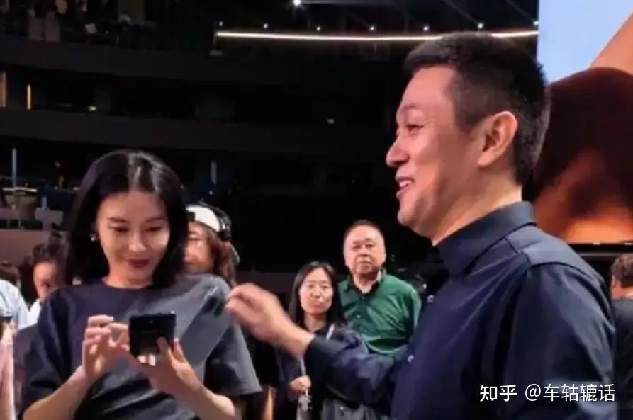 蔚来ES9上市,老板娘现场当“托”!