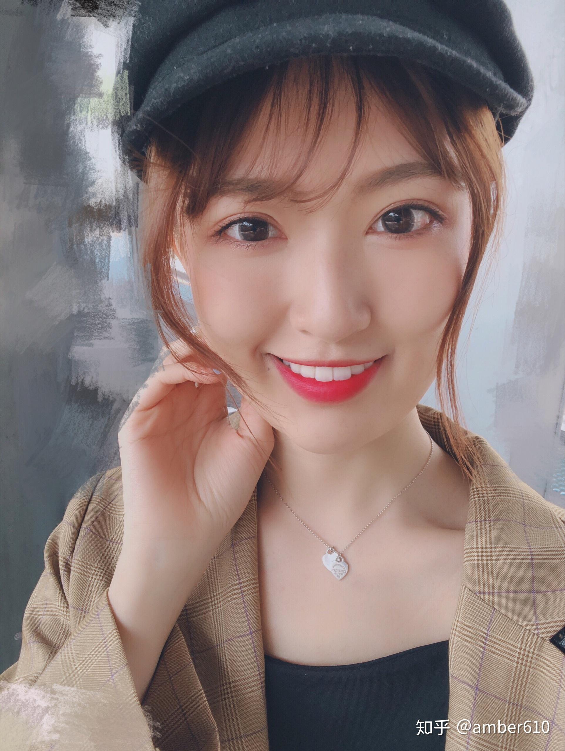 每天微博朋友圈发自拍的女生是什么心理