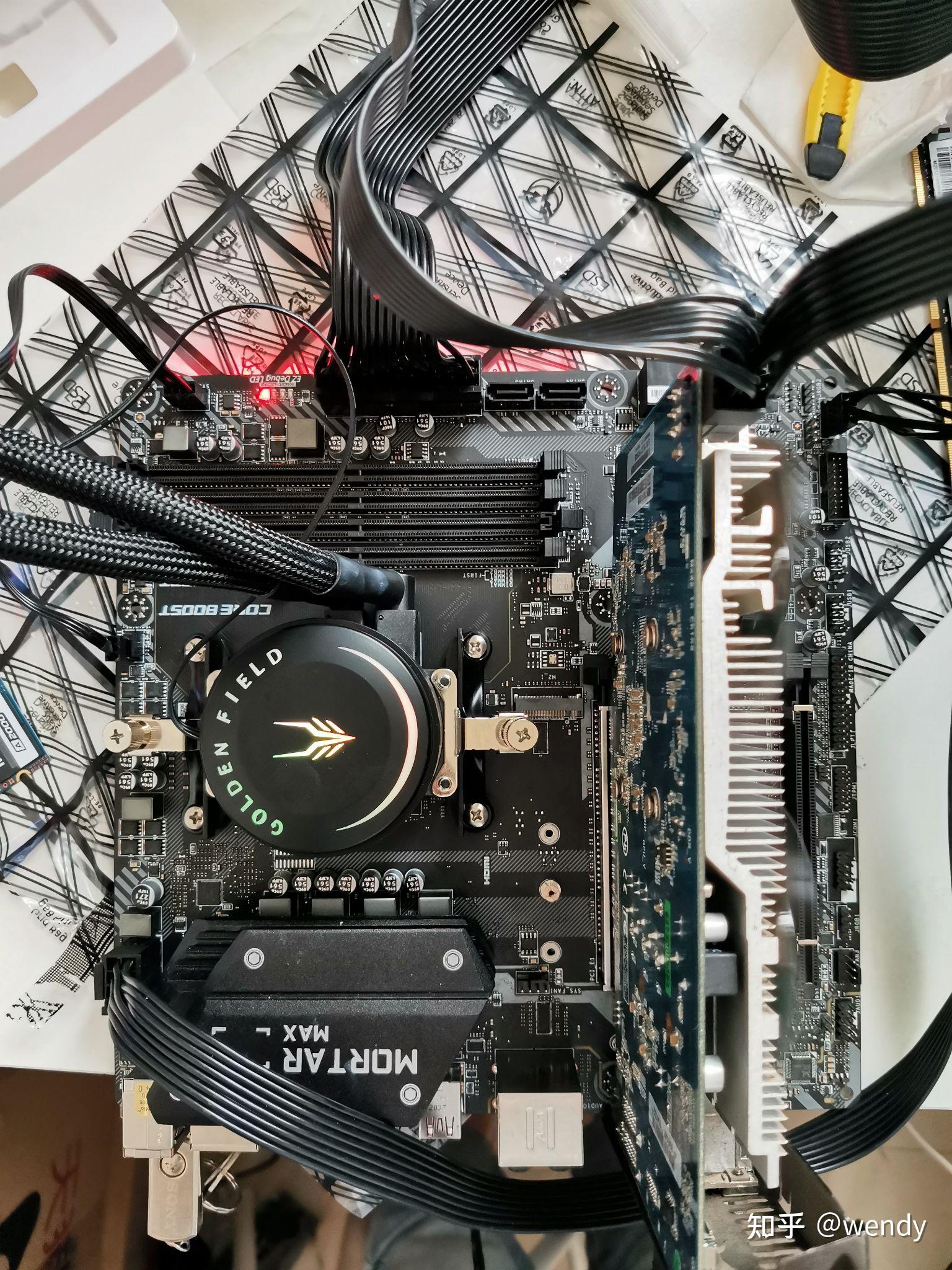 微星b450m 迫击炮主板,新手第一次装机后cpu灯红色常亮,显示器不亮