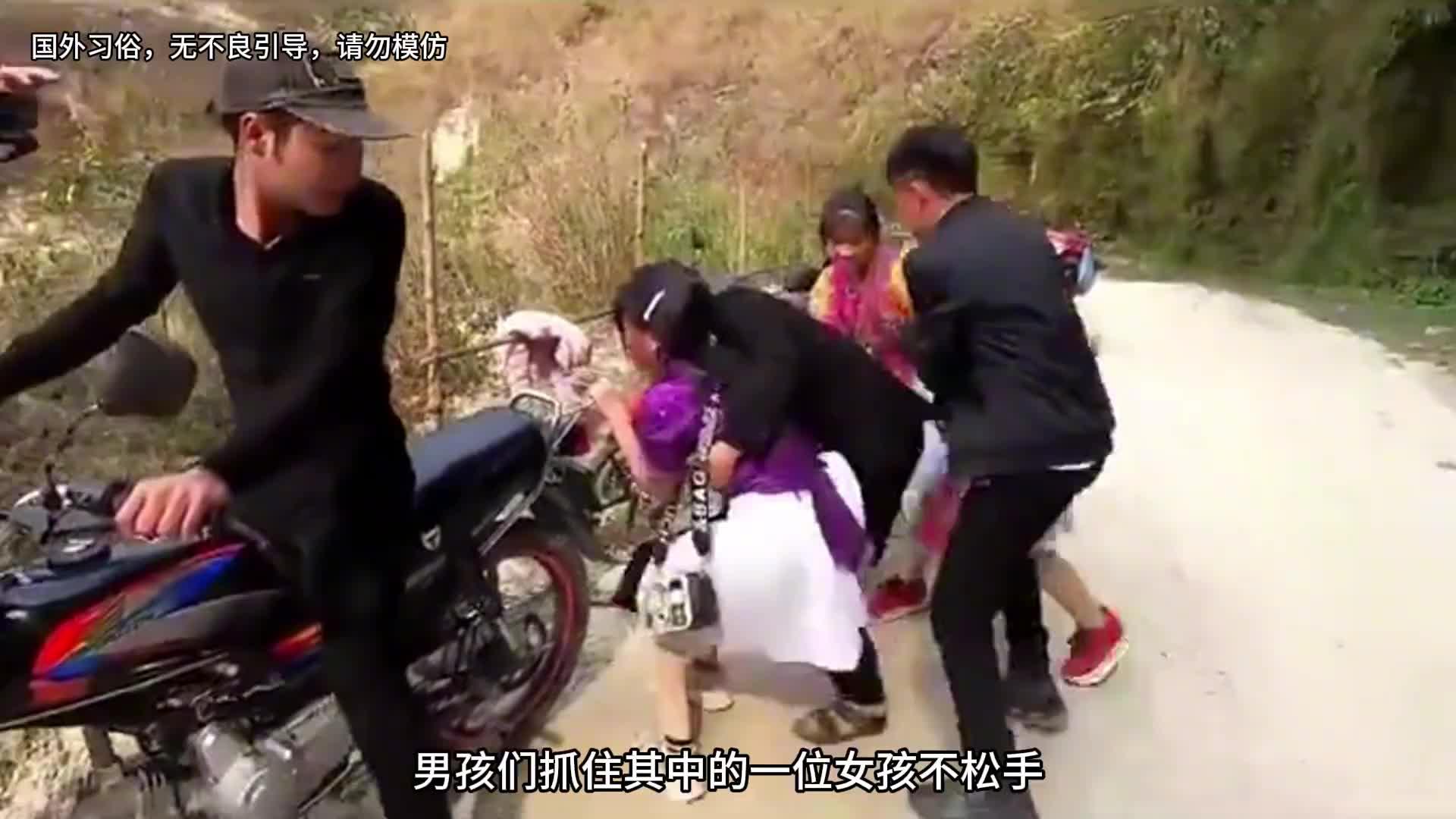 越南苗族抢婚习俗变成陋习男子骑摩托车明目张胆当街抢老婆