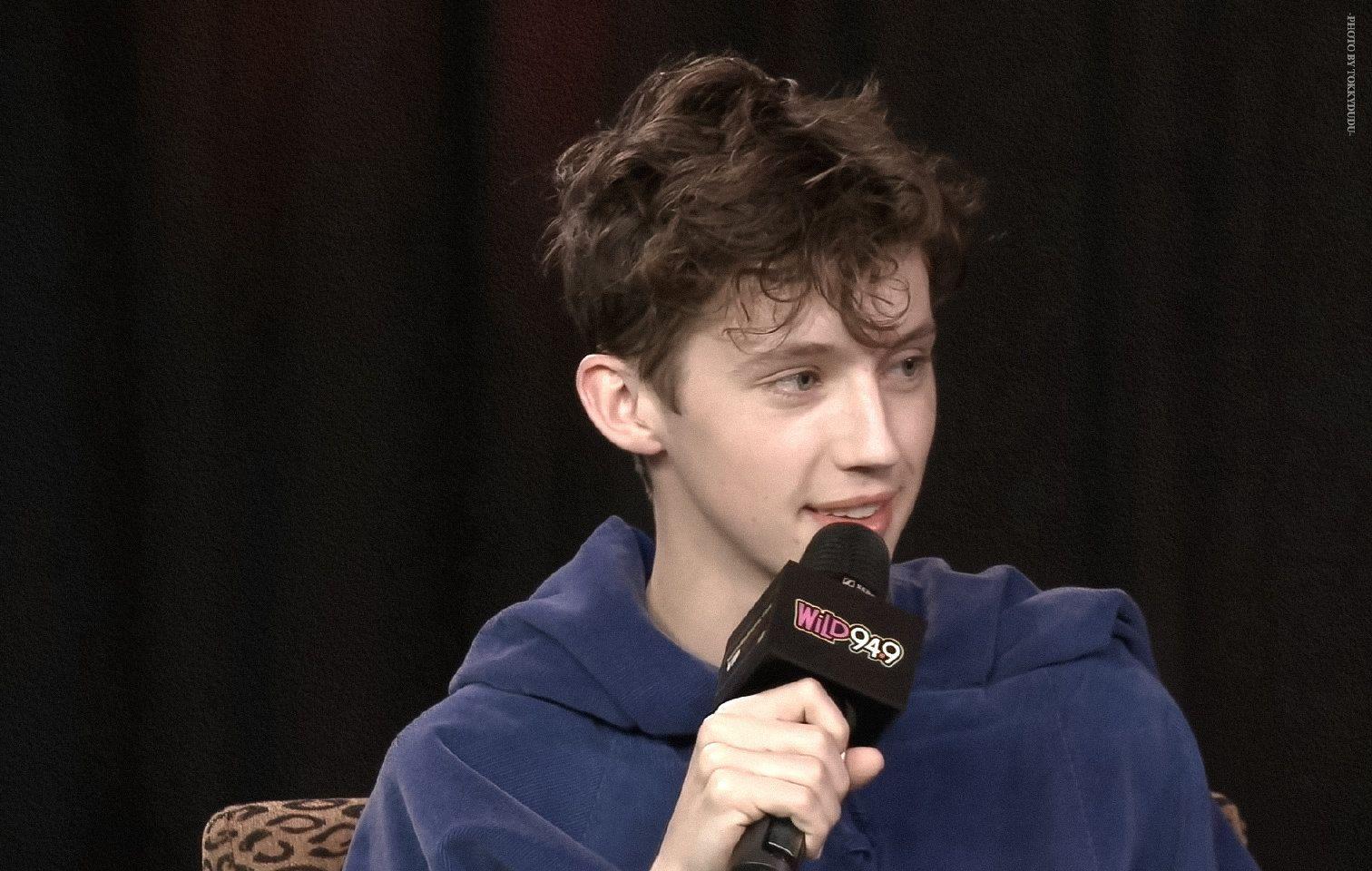 戳爷有哪些适合当头像的照片