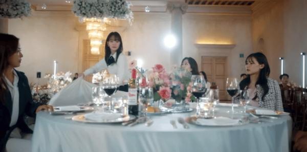 韩剧《因为不想吃亏》甜妹统治世界!40岁演偶像剧,韩国人也吃她这一套!