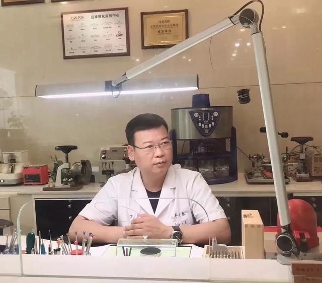 钟表维修师王志超 | 我们修表匠是一个用手艺处理时间的人 - 知乎