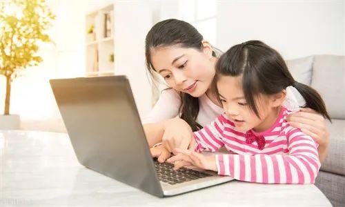 初三儿子哭着说课堂完全听不懂，想请一对一辅导，丈夫坚决反对，说课堂不听，补课就是浪费钱。我该怎么办？