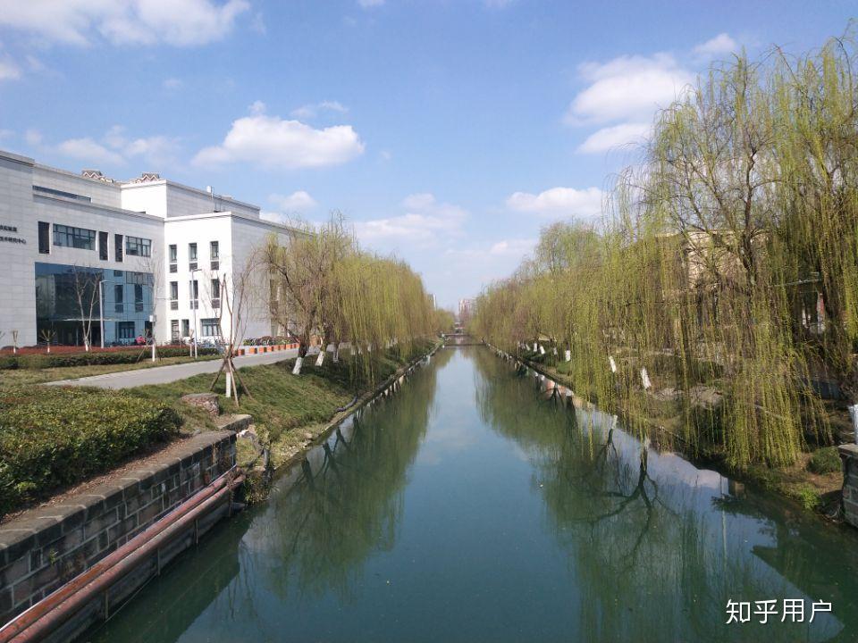 西南交通大学周边有什么好吃的或者好玩的地方?