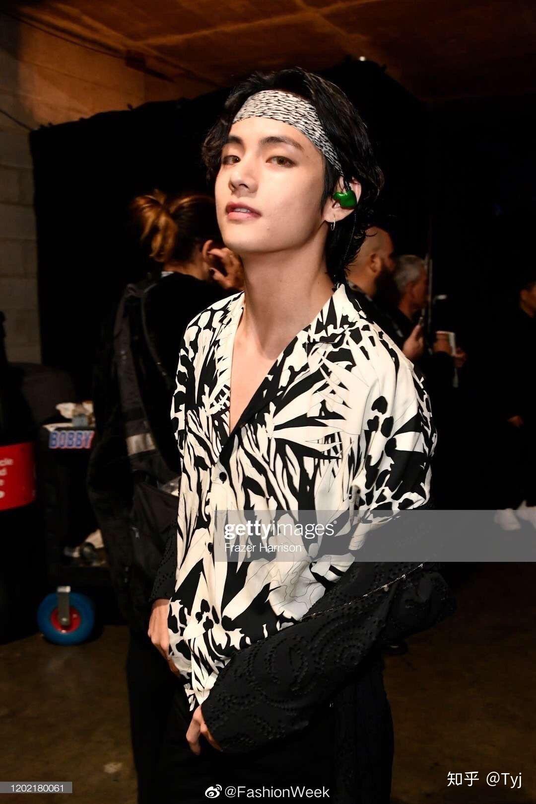 如何评价金泰亨2020年格莱美的造型?