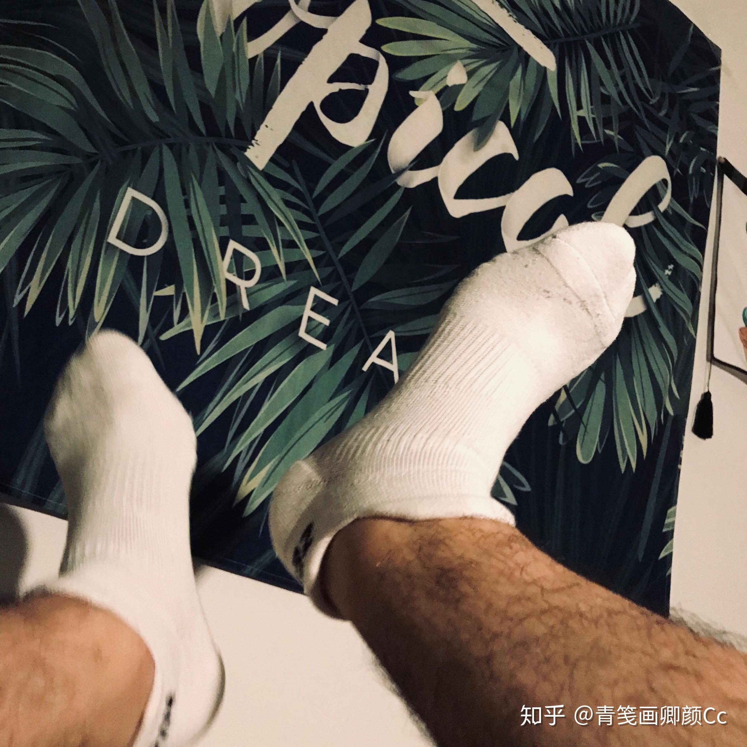 腿毛茂盛的男生夏天应该刮腿毛吗? - 知乎