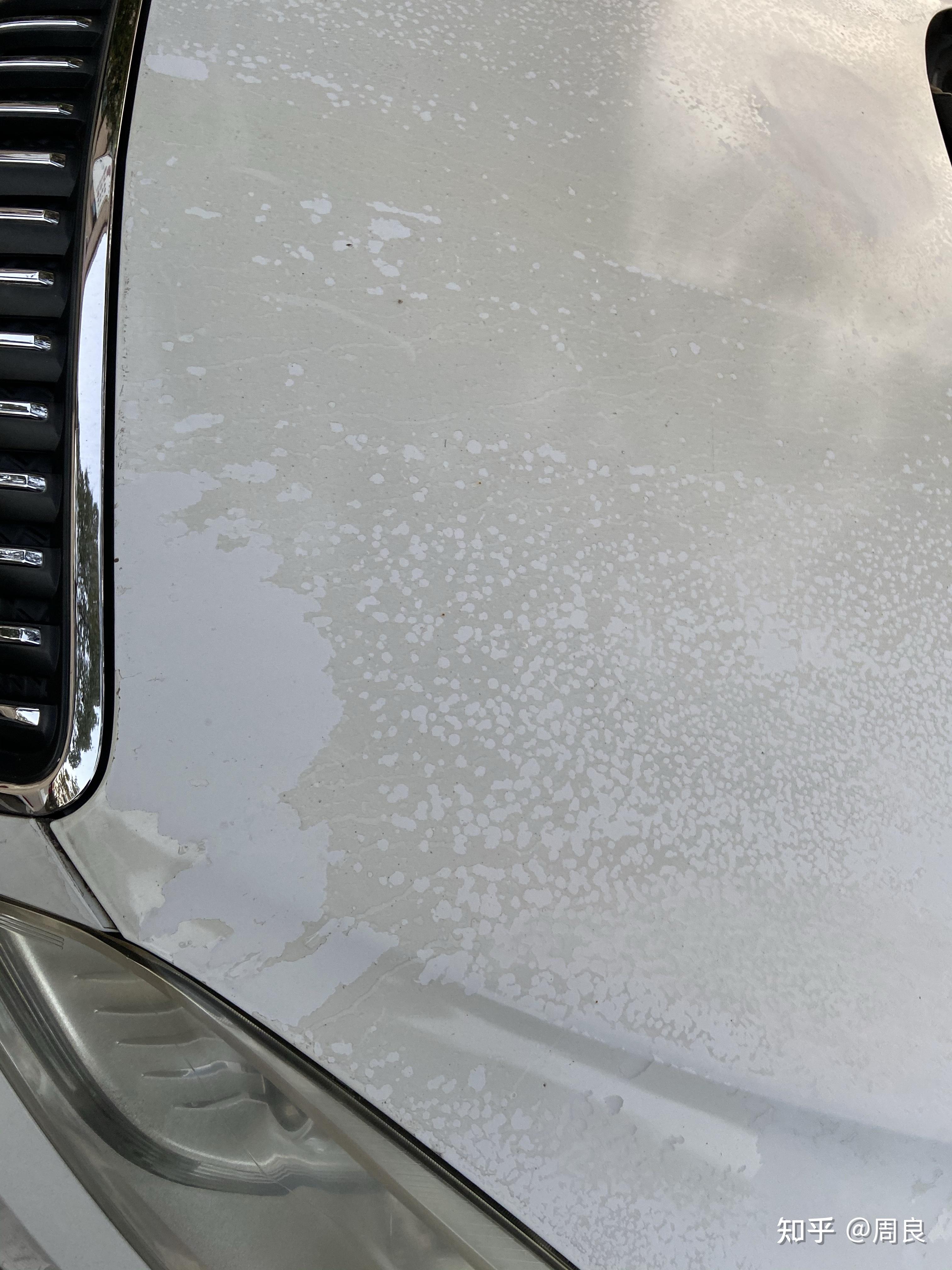 车漆被腐蚀,用什么可用去除表面这层亮亮的漆,有些已经自动脱落,剩下