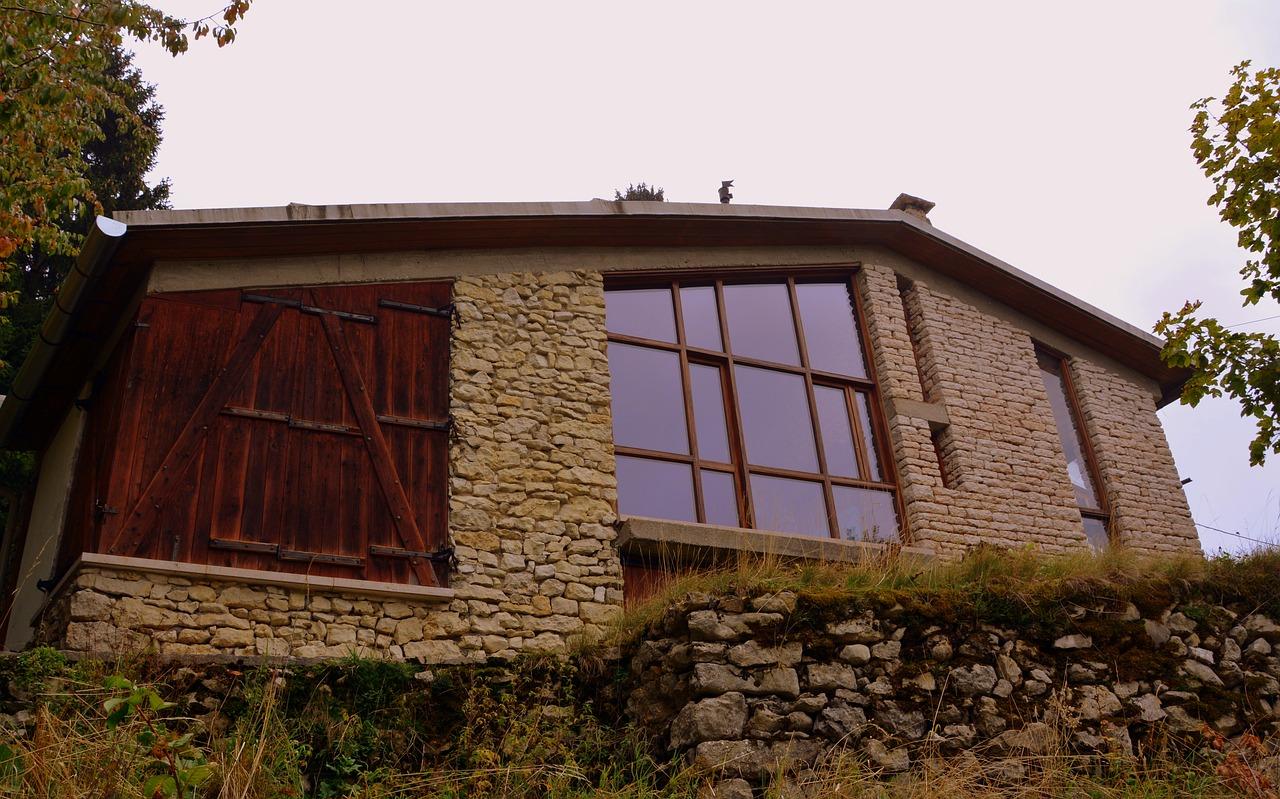 3. 石头房特色区域