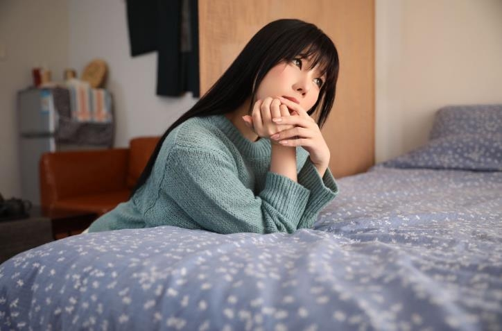 鹿野希2024新图集作品，草莓女友让人心动-美学艺术库