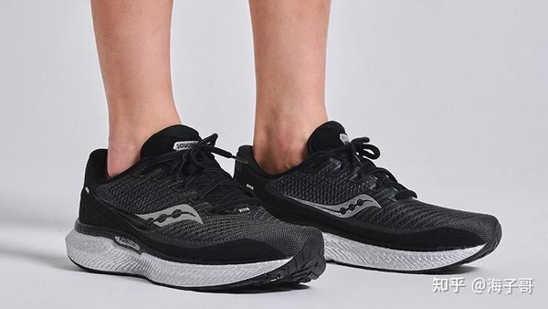 内翻适合人群:小体重跑者,短距离跑步特点:中底采用了amplifoam科技