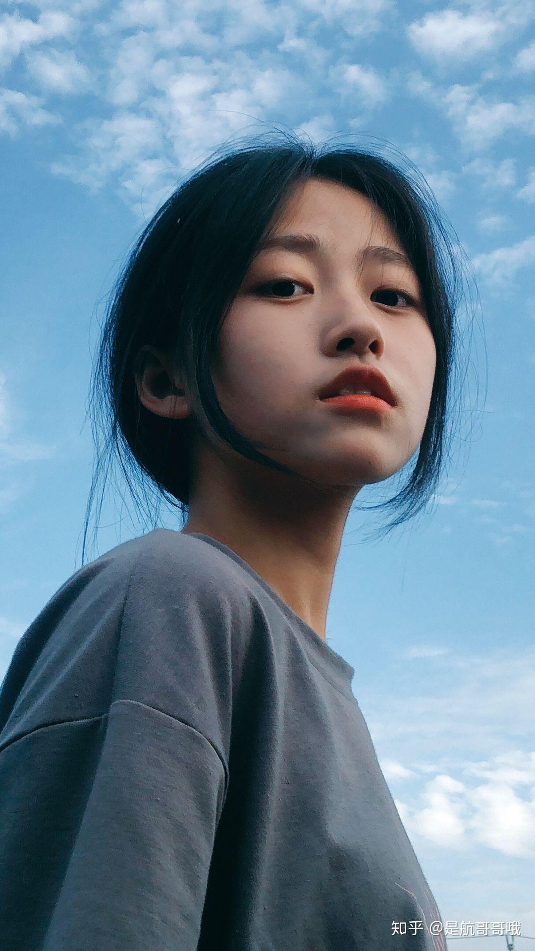 请问你有短发女生全面屏壁纸