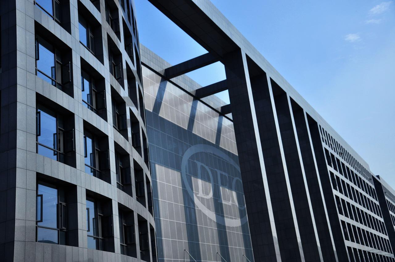 4. 技术创新驱动