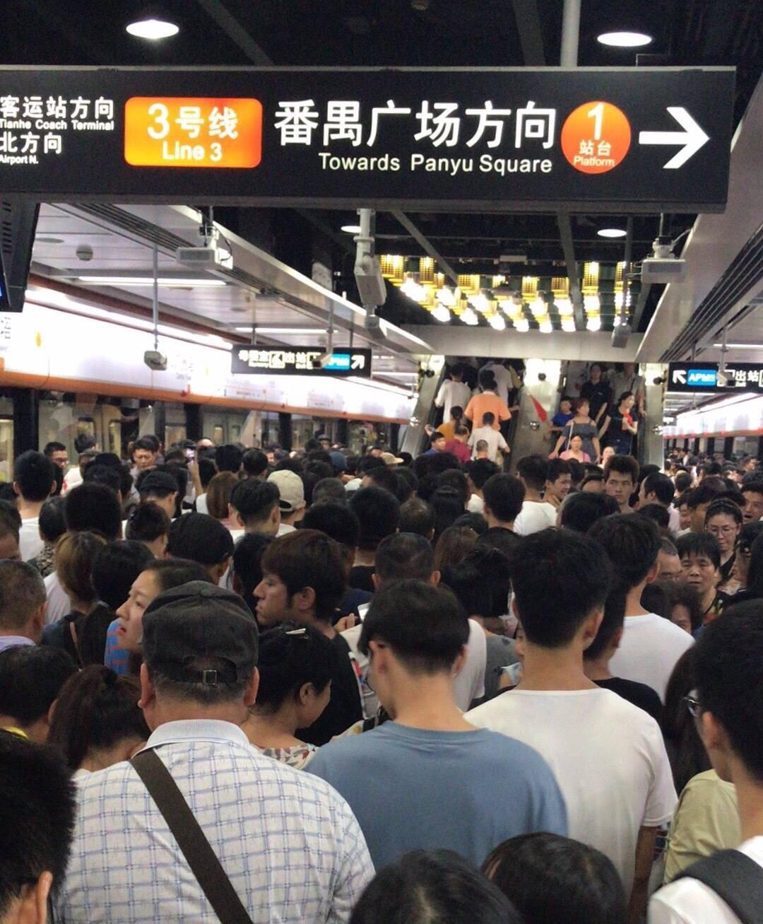 广州地铁三号线拥挤到什么程度? - 知乎