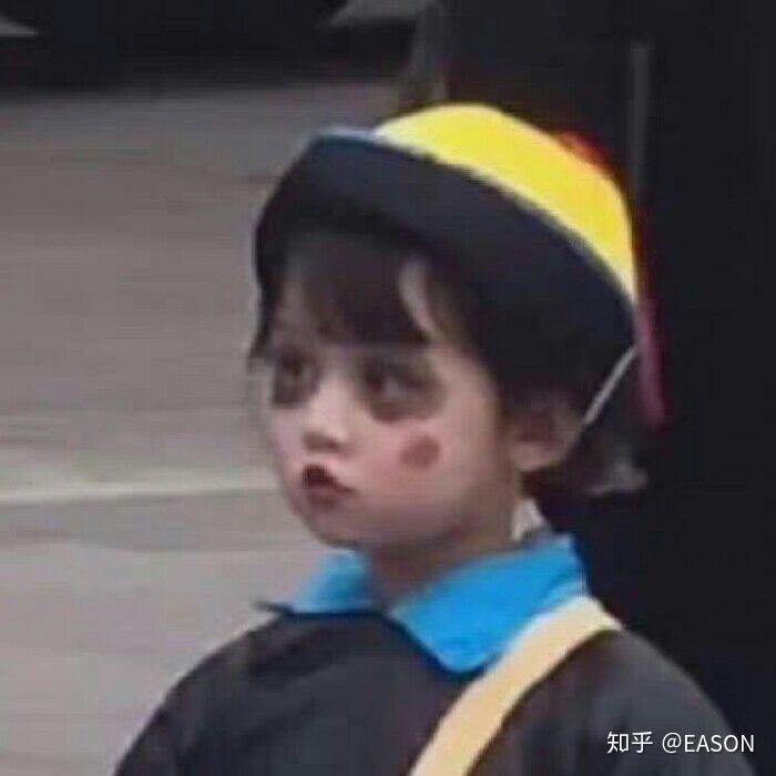 大家有没有那个涂黑眼圈妆小女孩的头像