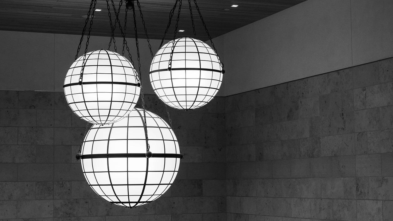 客厅大灯不亮怎么回事