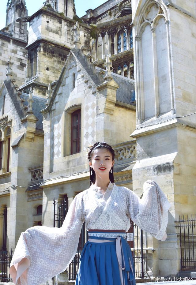 一袭汉服,一架古筝,90后彭静旋异国他乡只为传播中华文化