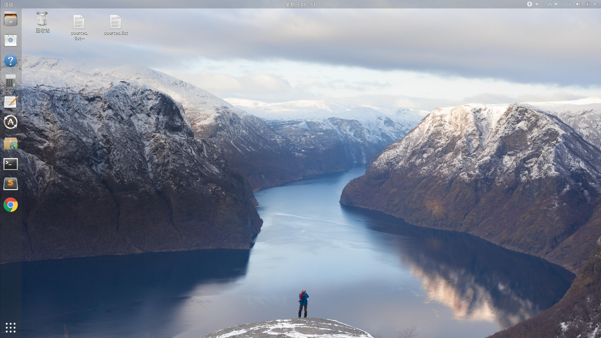 能从这电脑桌面分析出主人的审美,性格什么的吗?