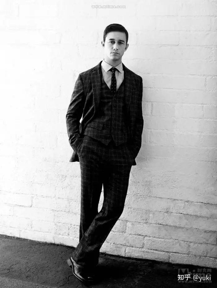 有没有那种看起来舒服又显成熟男生用的壁纸锁屏