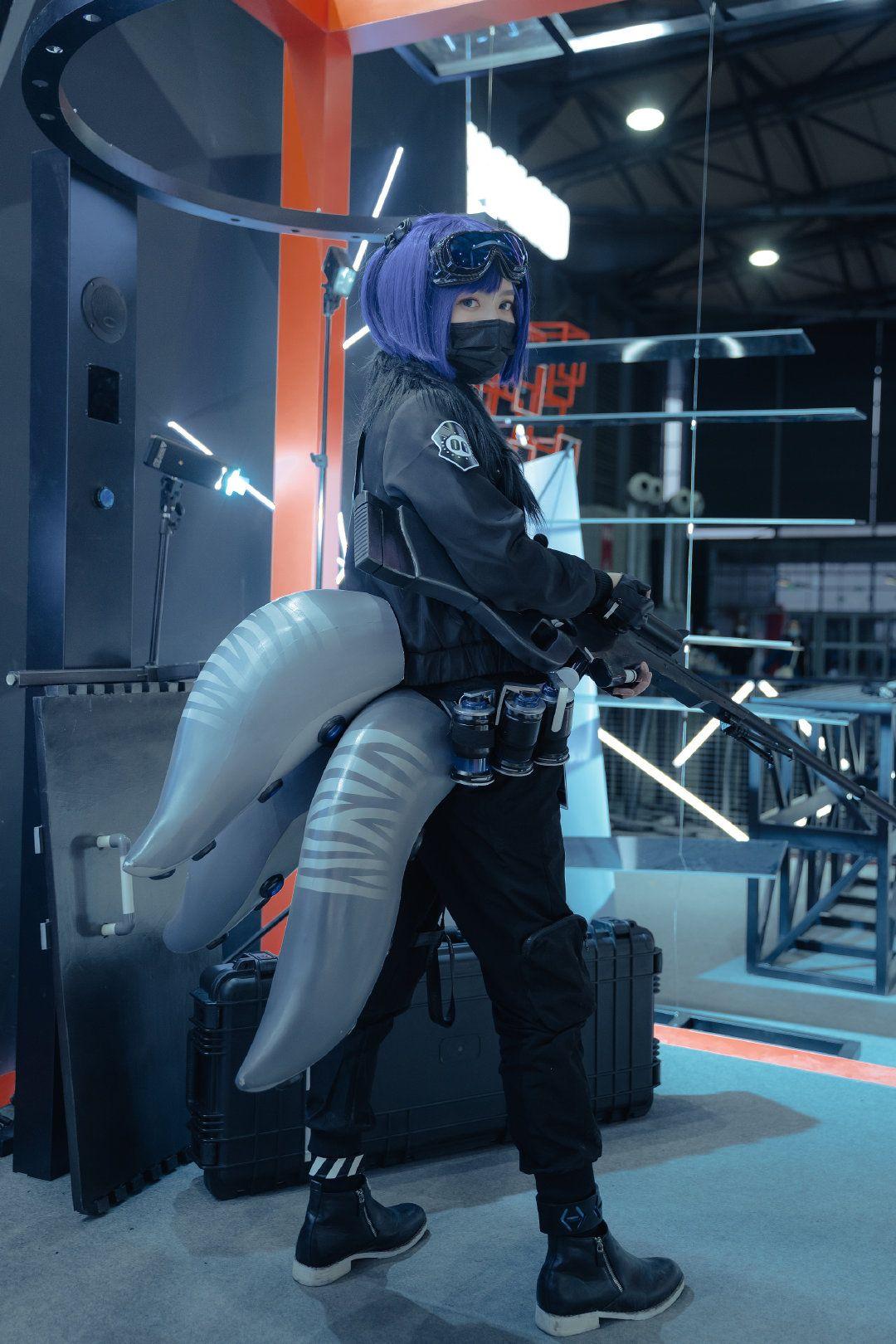 如何看待明日方舟制作人海猫cp27cos安哲拉干员潜入买本