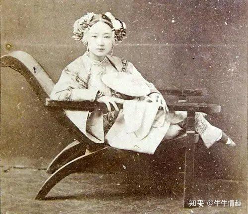 激レア　中国　清代のアンティーク　時代物　三寸金蓮 女性の靴　飾り稀少　極上レア 旧家蔵出 時代物 中国清代のアンティーク 貴族家三寸金蓮 女性の靴