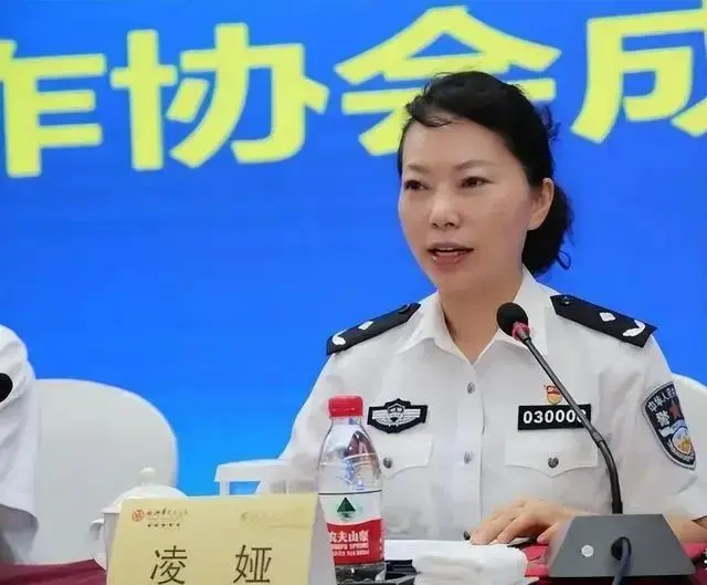 女警花凌娅自首,“瘾”犯了就脱衣服,命令下属伸手帮她“缓解” - 知乎