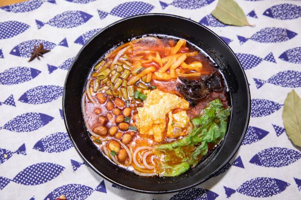 正宗螺蛳粉的汤都用了哪些香料来煮