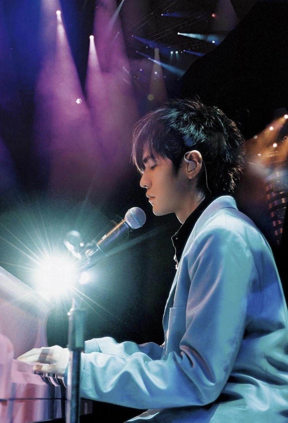 大家有没有周杰伦早期留狼尾的照片? - 知乎