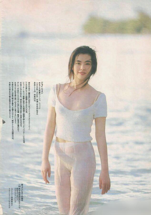 王祖贤这几张照片的脸是整容了还是自然老去