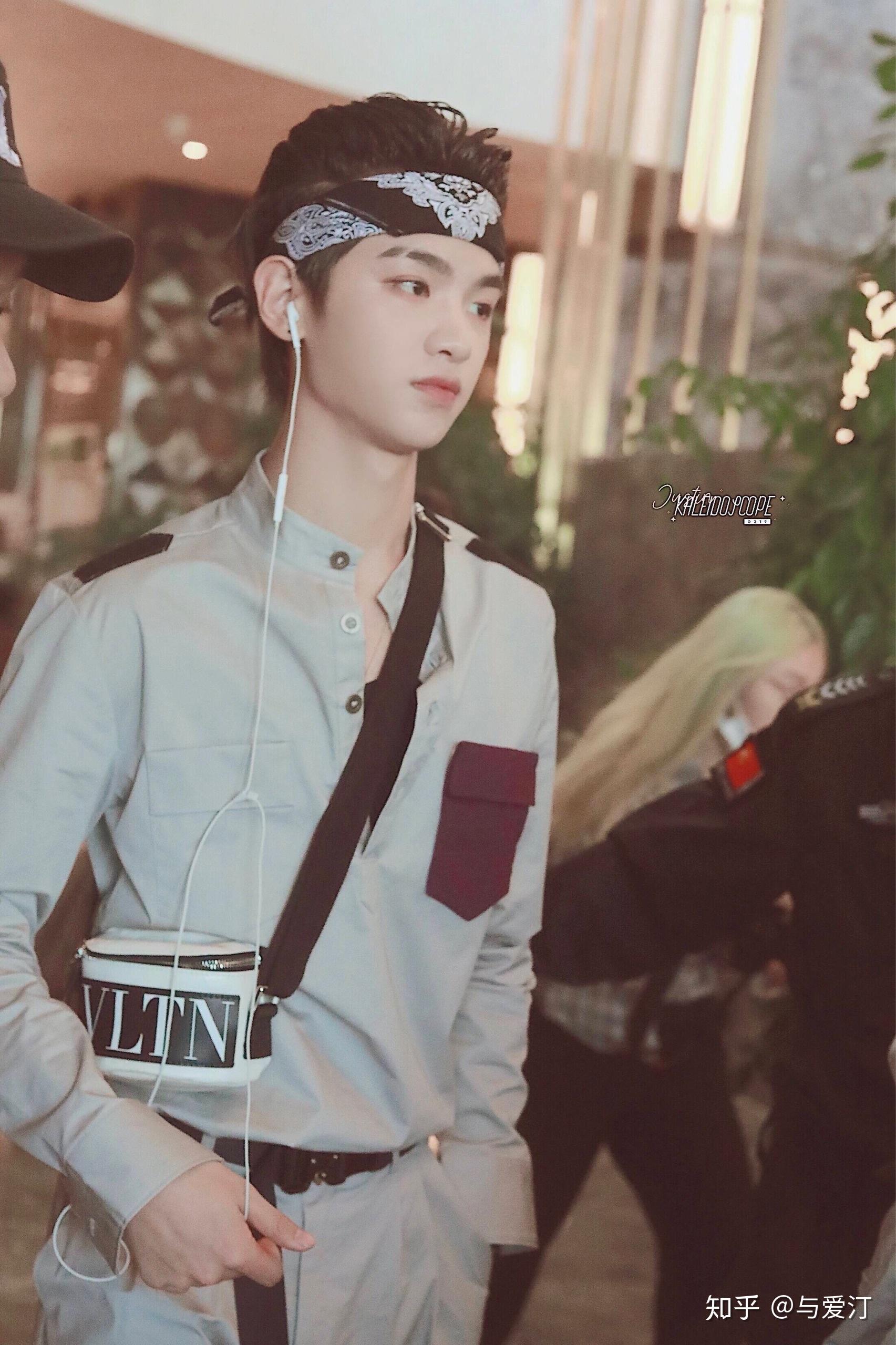 如何评价justin黄明昊在《勇敢的世界》中的表现?