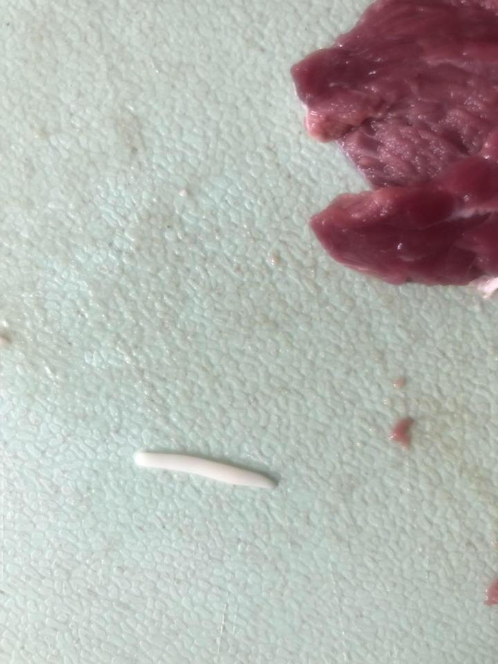 牛肉里的这个是什么是虫子吗